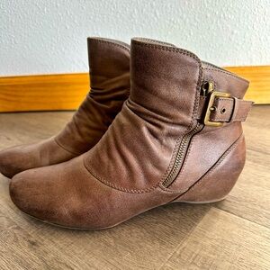 Woman’s Baretrap Sherpa Bootie Size 8.5